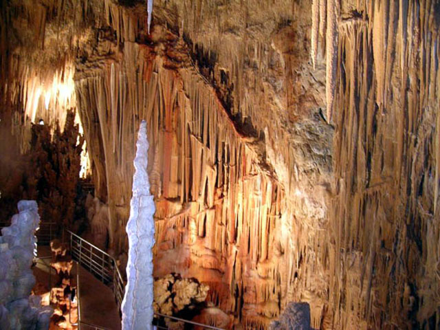 Kastania Cave